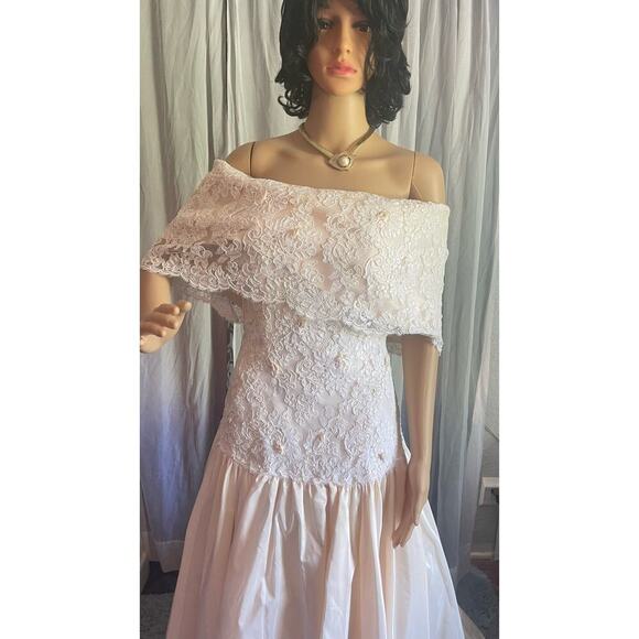 Vintage ILGWU Pink Lace Off-Shoulder Formal Gown - Picture 9 of 17